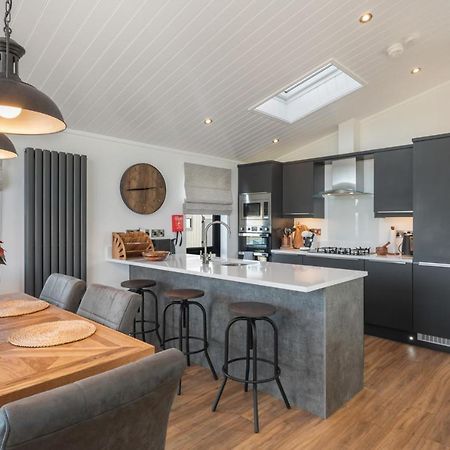 Hiraeth - Luxury Lodge With Hot Tub, Close To Beach Penally Esterno foto