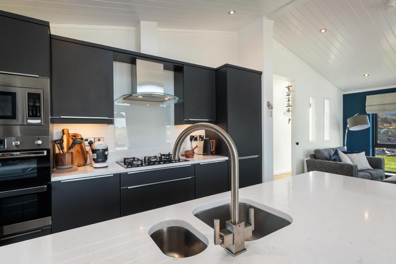 Hiraeth - Luxury Lodge With Hot Tub, Close To Beach Penally Esterno foto