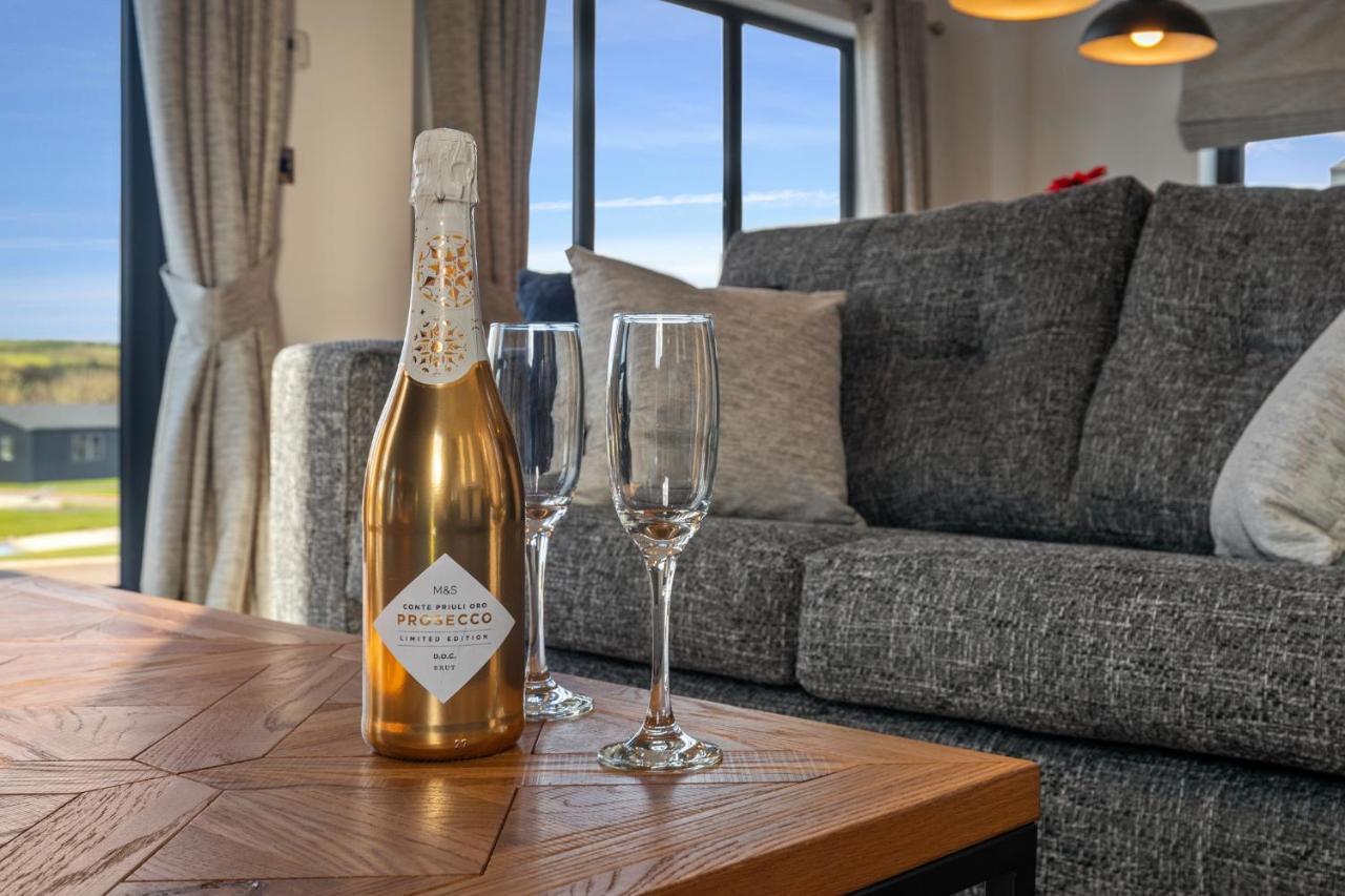 Hiraeth - Luxury Lodge With Hot Tub, Close To Beach Penally Esterno foto