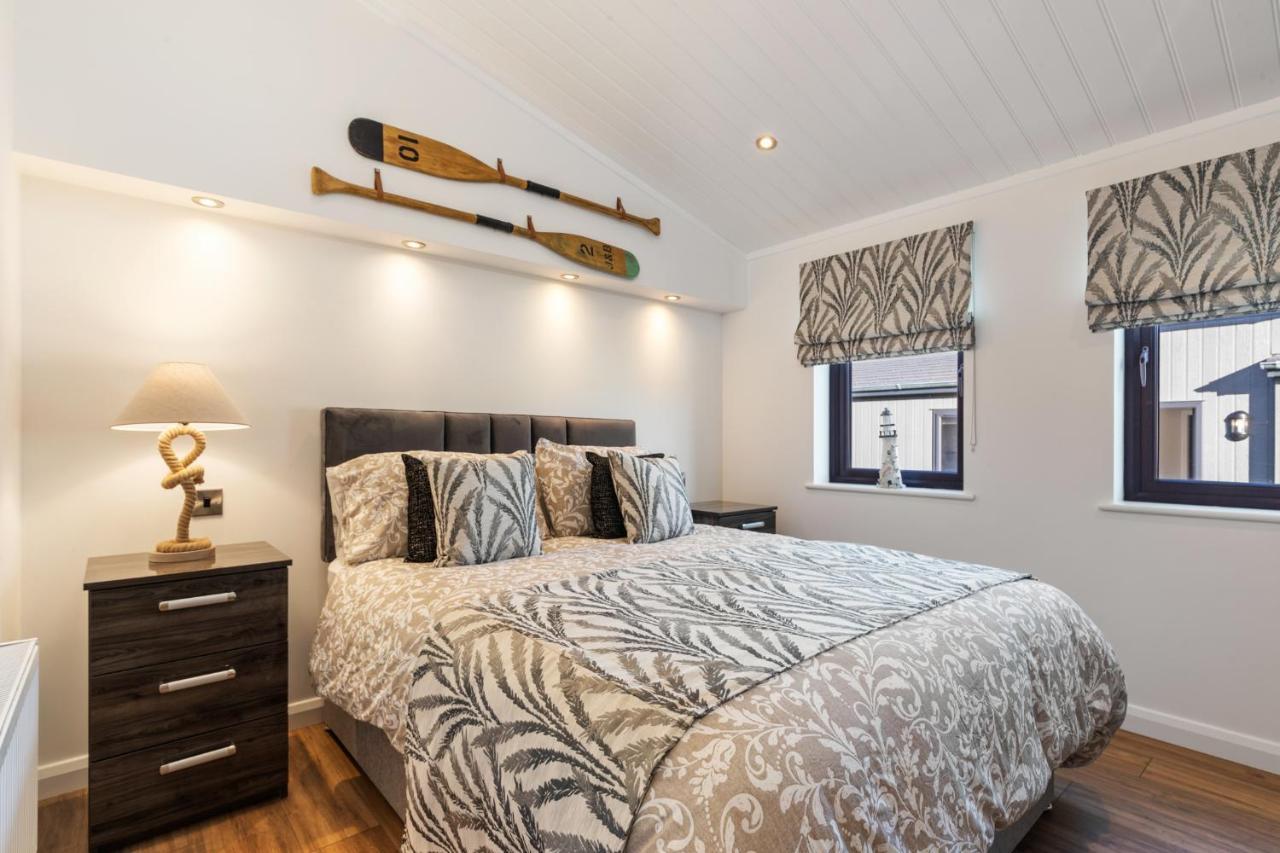 Hiraeth - Luxury Lodge With Hot Tub, Close To Beach Penally Esterno foto