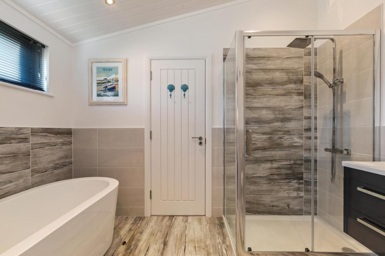 Hiraeth - Luxury Lodge With Hot Tub, Close To Beach Penally Esterno foto