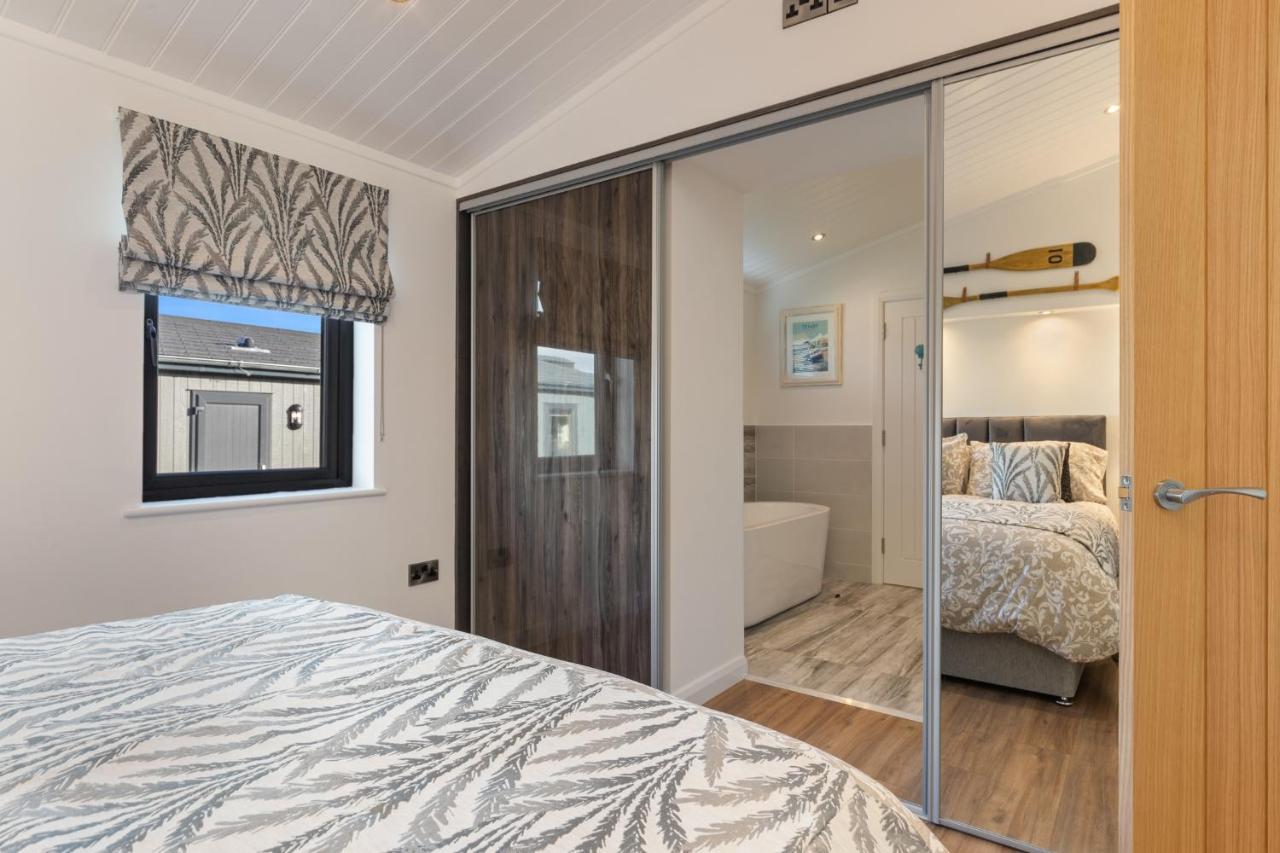Hiraeth - Luxury Lodge With Hot Tub, Close To Beach Penally Esterno foto