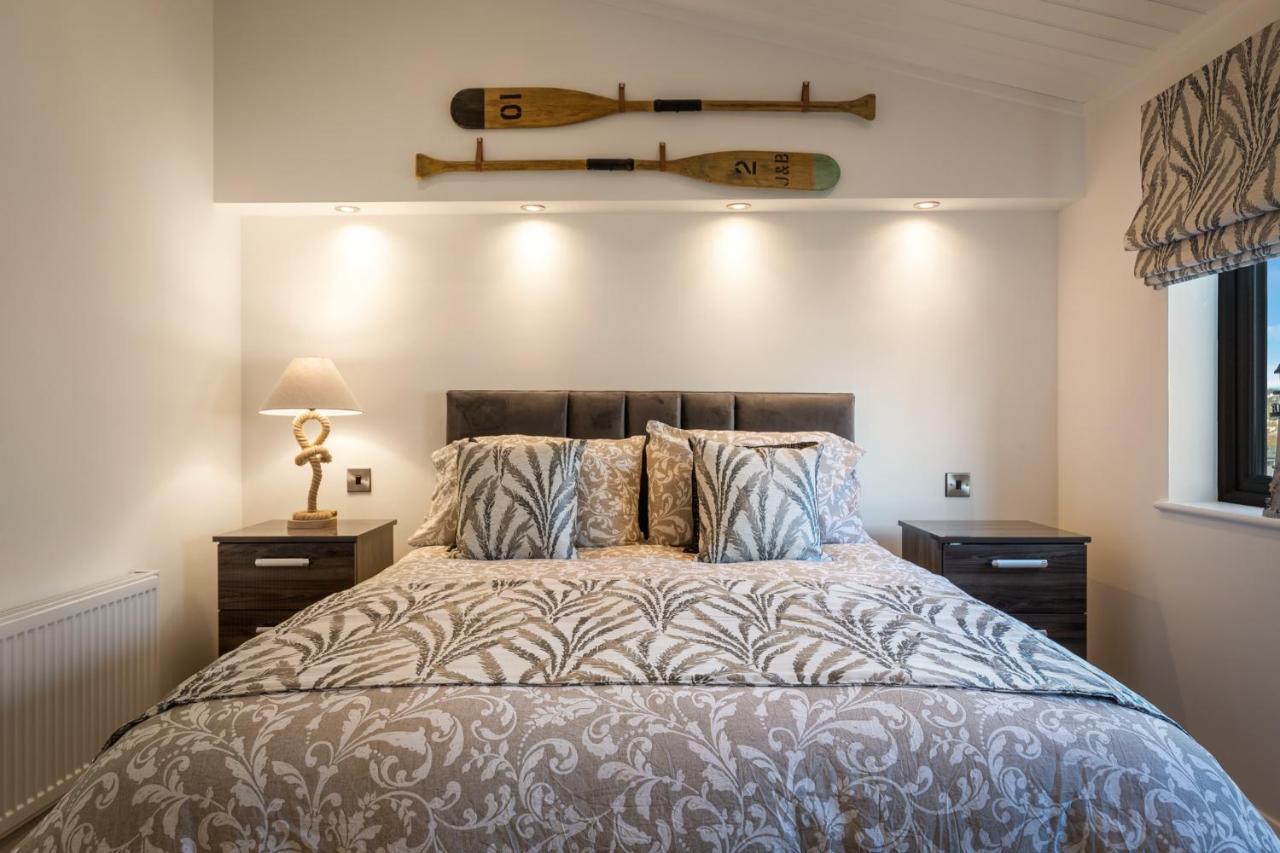 Hiraeth - Luxury Lodge With Hot Tub, Close To Beach Penally Esterno foto